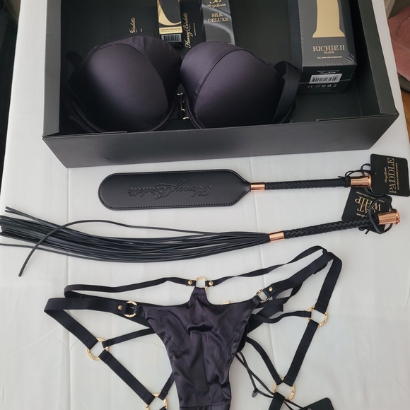 Honey Birdette Black Intimates Set - Picture 8 of 15